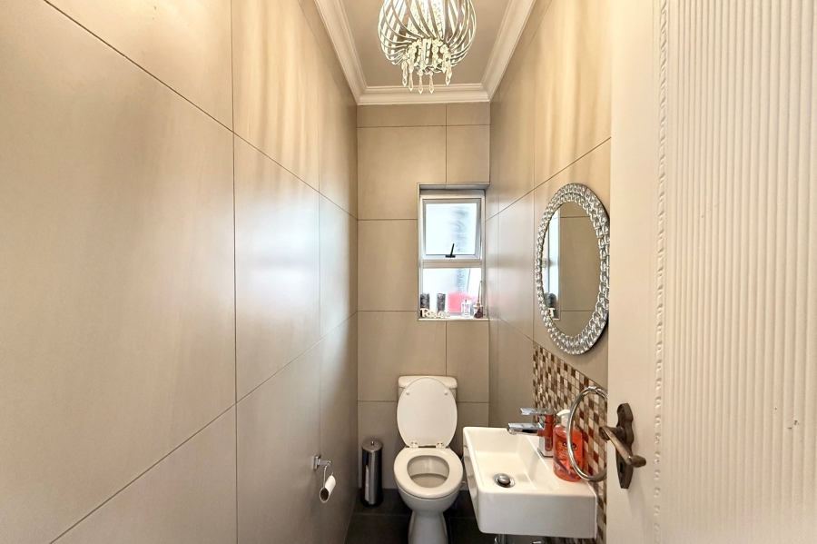 4 Bedroom Property for Sale in Monte Vista Western Cape